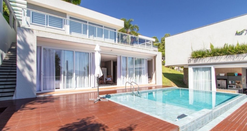 ÓTIMA CASA RESIDENCIAL DE 5 DORMITÓRIOS EM SAMBAQUI