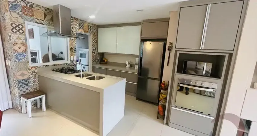 LINDA CASA RESIDENCIAL DE 3 DORMITÓRIOS EM SAMBAQUI