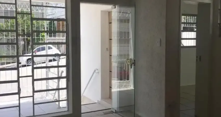 ÓTIMA CASA RSIDENCIAL DE 3 DORMITÓRIOS NO CENTRO DE FLORIANÓPOLIS