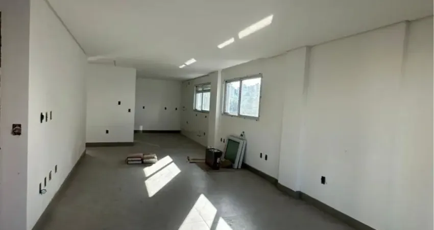 LINDO APARTAMENTO DE 2 DORMITÓRIOS NO CENTRO DE FLORIANÓPOLIS