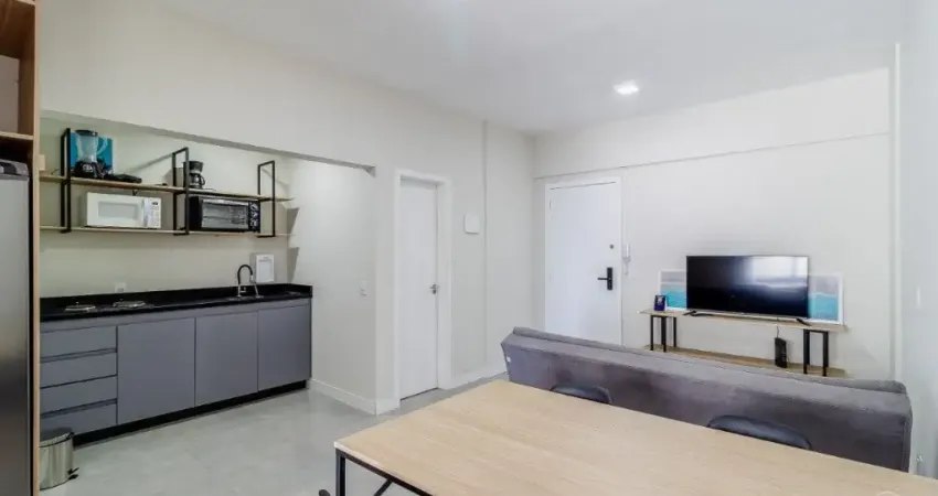 LINDO APARTAMENTO DE 1 DORMITÓRIO NO CENTRO DE FLORIANÓPOLIS