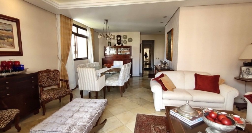 ÓTIMO APARTAMENTO DE 4 DORMITÓRIOS NO CENTRO DE FLORIANÓPOLIS