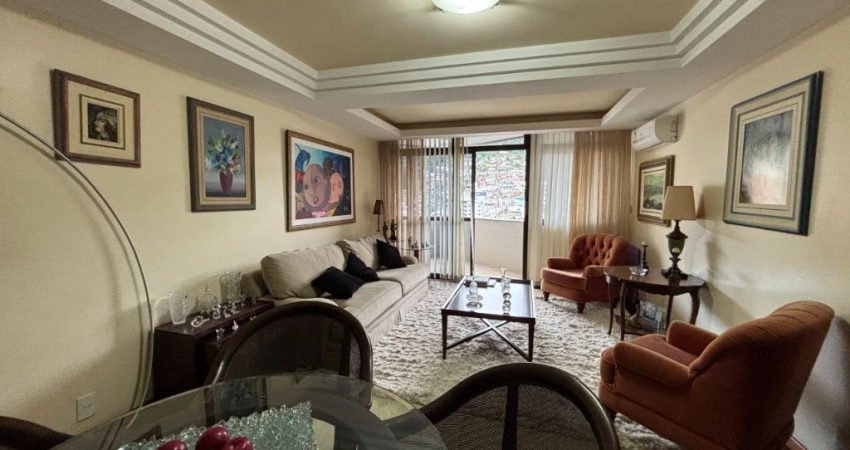 APARTAMENTO DE 3 SUÍTES NO CENTRO DE FLORIANÓPOLIS
