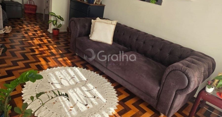 CASA RESIDENCIAL DE 3 DORMITÓRIOS NO CENTRO DEFLORIANÓPOLIS