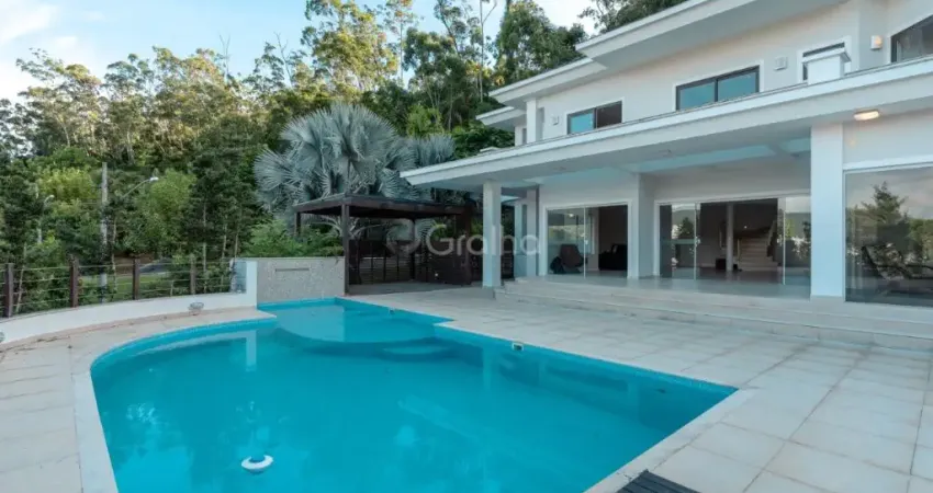 Casa de 477m² com 7 quartos sendo 4 suítes na Carvoeira