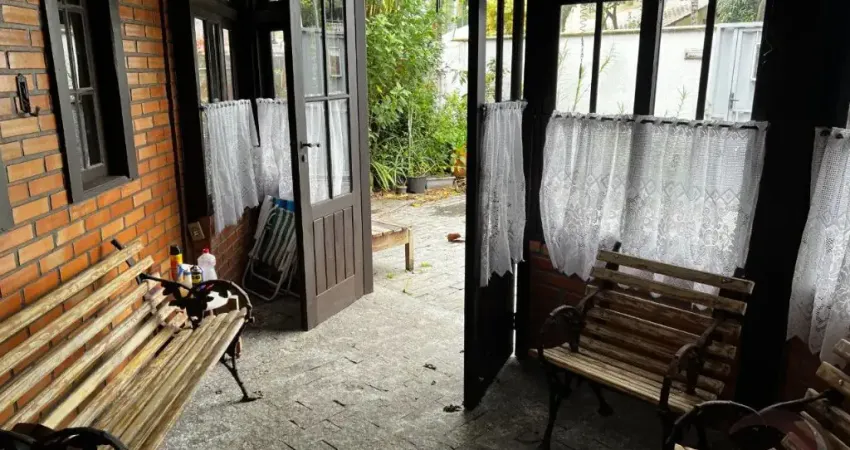 Casa residencial de 3 dormitórios no bairro lagoa da conceição