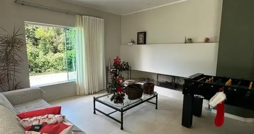 Linda casa residencial de 3 dormitórios no bairro cacupé em florianópolis