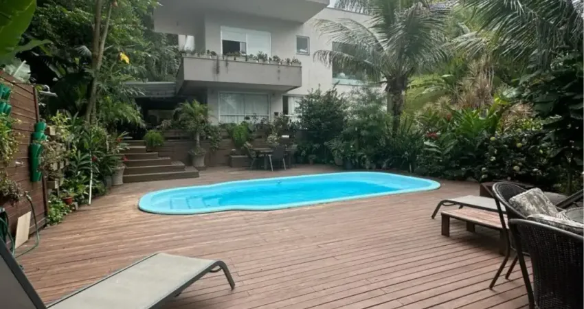 Linda casa residencial de 4 dormitórios no bairro cacupé em florianópolis