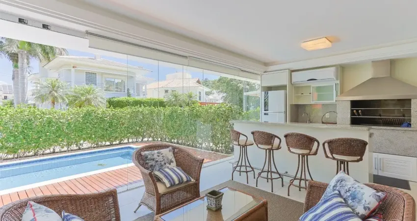 Casa de 380m² com 3 quartos sendo 1 suíte em condomínio fechado no cacupé