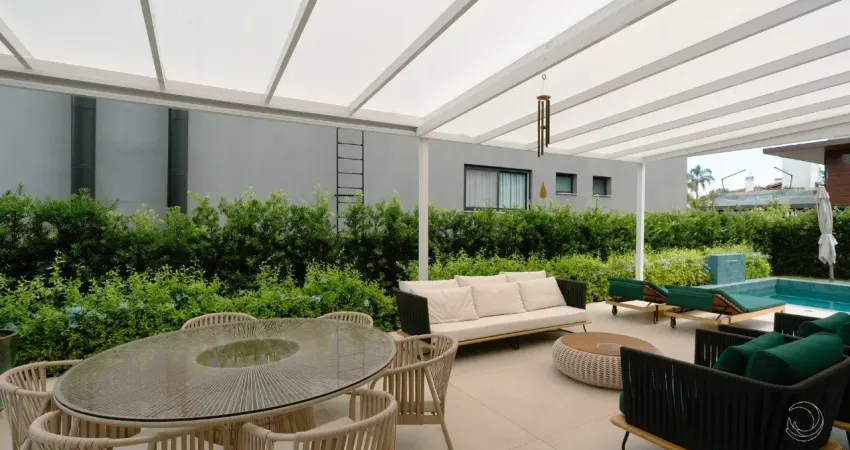 Maravilhosa casa de 604m² com 4 quartos sendo 3 suítes em cacupé