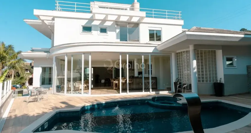 Maravilhosa casa de 499m² com 4 quartos sendo 3 suítes em cacupé