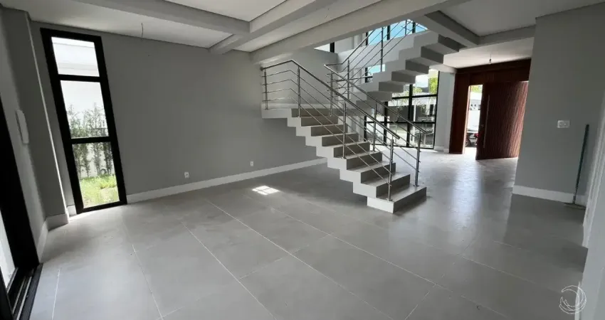 Casa alto padrão com 3 suítes no bairro ratones, florianópolis.