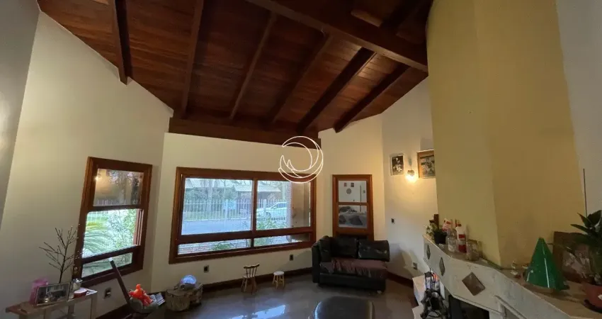 Maravilhosa casa residencial de 430m² com 5 suítes em jurerê