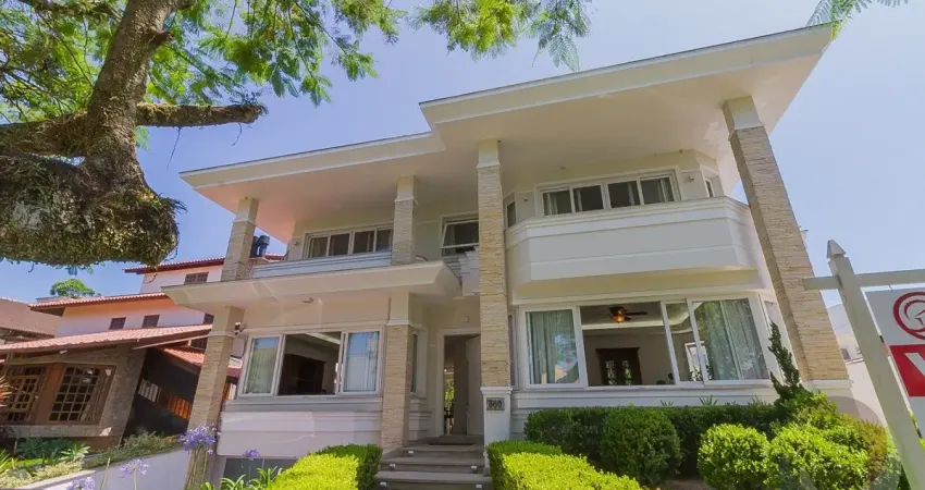 Casa residencial de 380m² com 5 quartos sendo 4 suítes em jurerê