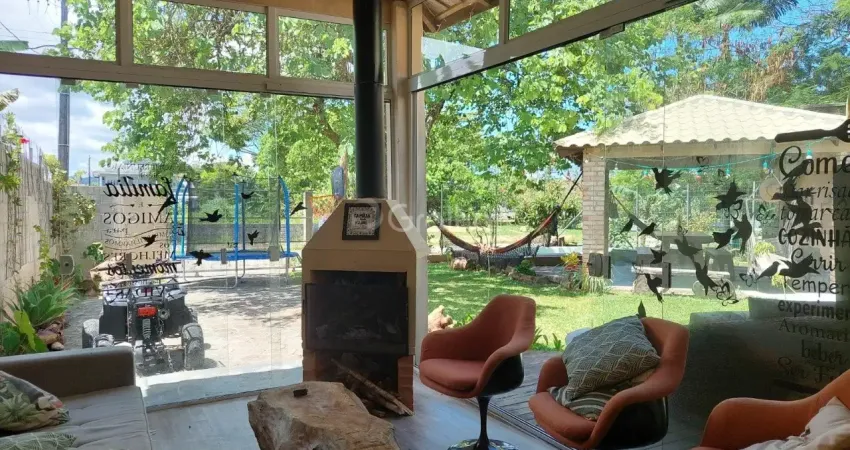 Casa residencial com 3 quartos e 200m² privativos na Daniela, Florianópolis