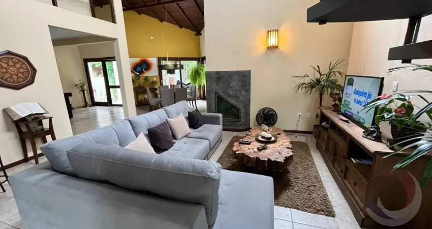 Casa Residencial de 5 quartos no bairro Canasvieiras, Florianópolis