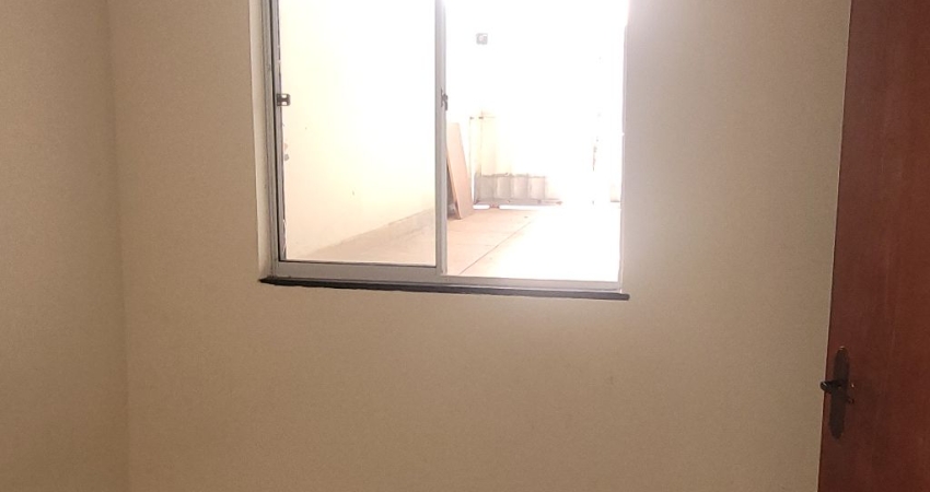Casa 2/4 em castelo  Branco  com garagem   valor 200.000,00