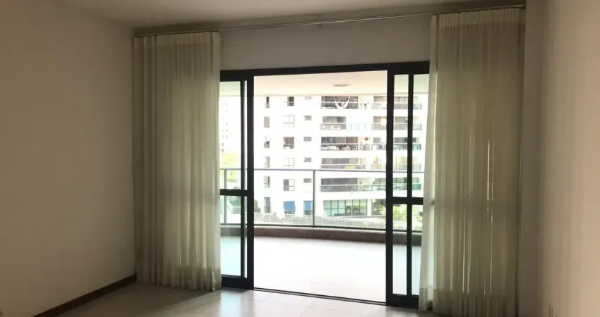 Apartamento com 3 quartos para alugar na Avenida Alphaville, 56, Alphaville I, Salvador