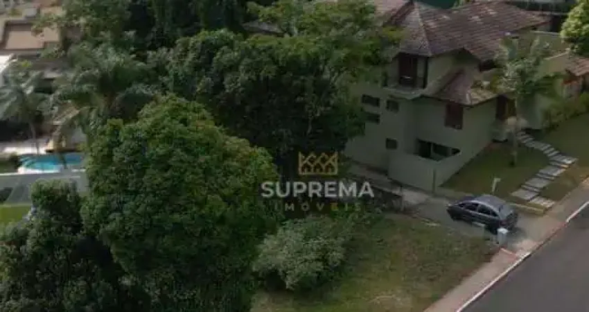 Terreno à venda no Condomínio Orleans, 688 m² por R$ 3.200.000 - América - Joinville/SC