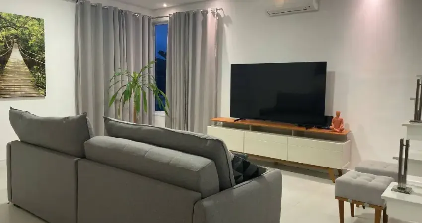 Casa Sobrado 3 Dormitórios ( 1 Suíte), 2 vagas, Condomínio Mantiqueira, Sjc.