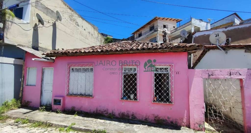Vendo casa com 2 quartos e kitnet ao lado próximo ao Centro de  Ilhéus-Ba