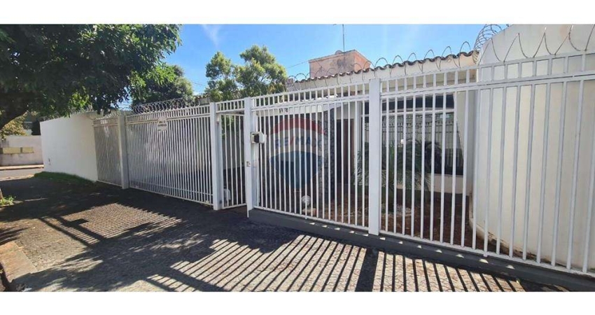 **Oportunidade Única: Casa Comercial em Araçatuba**
