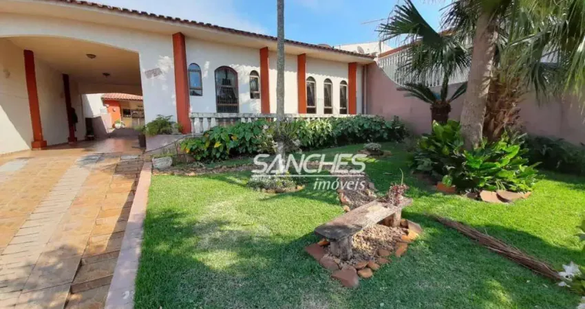 Casa com 3 dormitórios à venda, 180 m² por R$ 690.000,00 - Jardim São Pedro - Apucarana/PR
