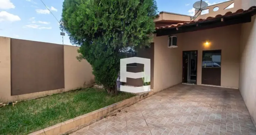 Casa com 3 dormitórios à venda, 100 m² por R$ 296.000,00 - Vila Santa Helena - Apucarana/PR