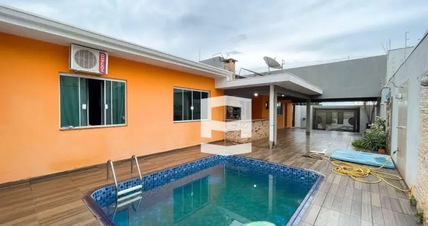 Casa com 3 dormitórios à venda, 196 m² por R$ 830.000,00 - Loteamento Residencial Cazarin - Apucarana/PR