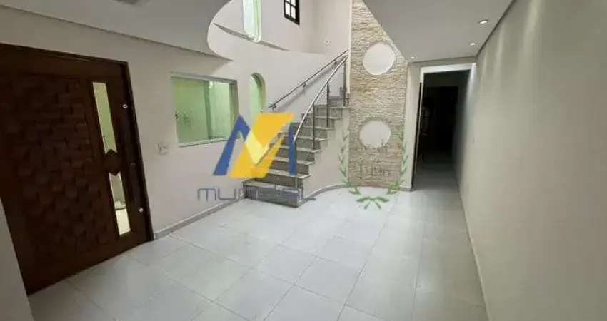 Sobrado à Venda com 264m², 4 dormitórios, 1 suíte, 2 salas e 2 vagas!!!