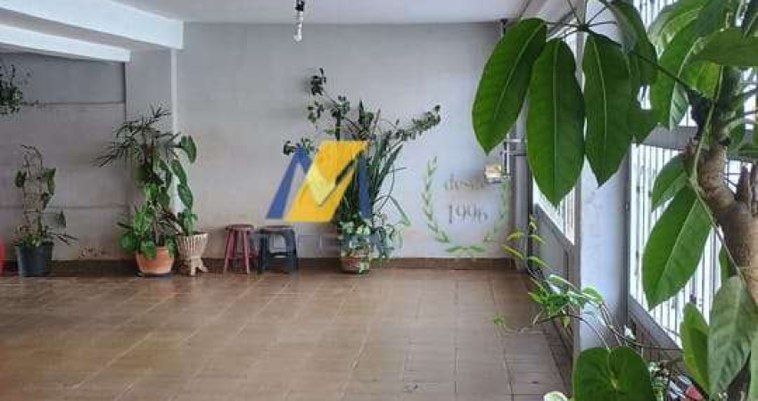 Casa à Venda com 204m², 3 dormitórios, 2 salas e 3 vagas!!!