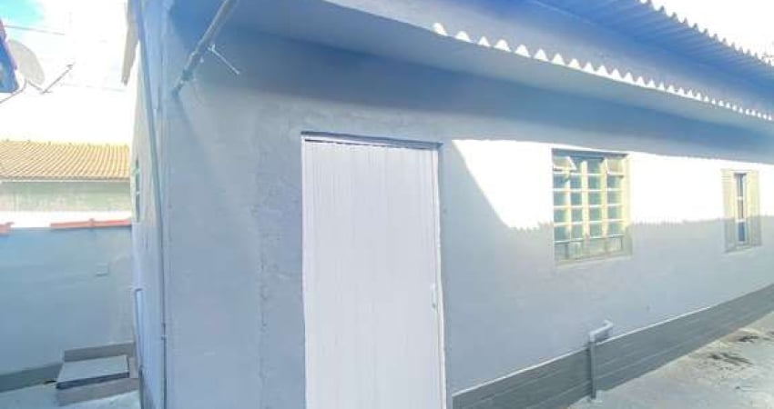 Casa Térrea para Locação - Conforto e Segurança em Localização Privilegiada