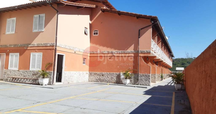 Casa tríplex a venda em condomínio com 3 quartos no Peró - Cabo frio