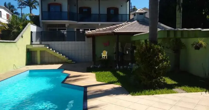 Casa com piscina e quiosque em rondônia, novo hamburgo - 222m²