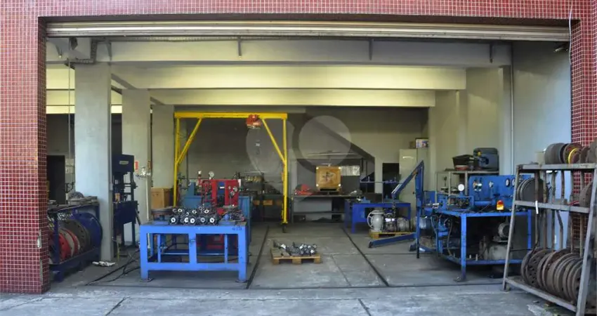 Barracão / Galpão / Depósito à venda na Avenida Mutinga, 3140, Jardim Santo Elias, São Paulo