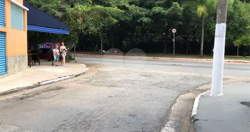 Barracão / Galpão / Depósito à venda na Rua Jardinésia, 103, Vila Mariza Mazzei, São Paulo