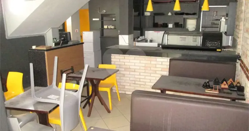 Casa à venda na Rua Casa Forte, 421, Água Fria, São Paulo