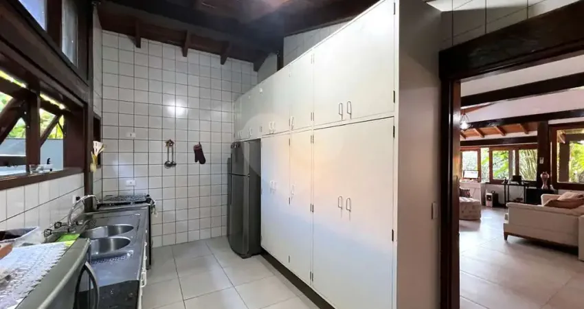 Chácara / sítio com 4 quartos à venda na Rua das Laranjeiras, 146, Chácara dos Lagos, Carapicuíba