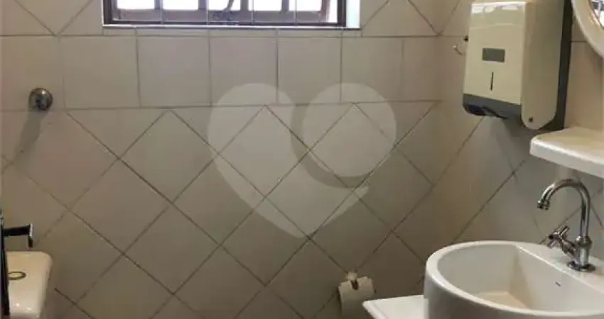 Casa com 13 quartos para alugar na Rua Airosa Galvão, 151, Água Branca, São Paulo