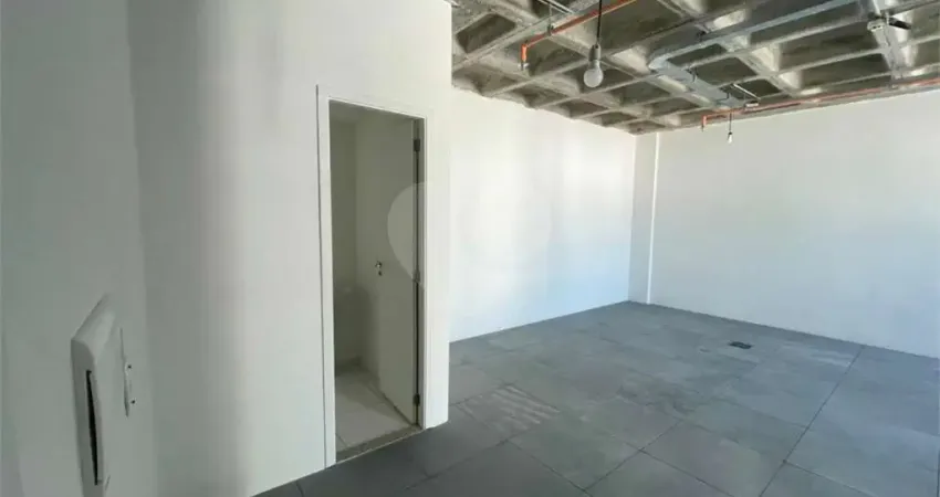 Sala comercial à venda na Avenida Pedroso de Morais, 457, Pinheiros, São Paulo