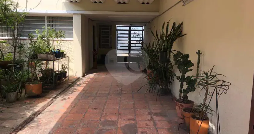 Casa com 3 quartos para alugar na Rua Professor Nelson de Senna, 342, Cidade Domitila, São Paulo