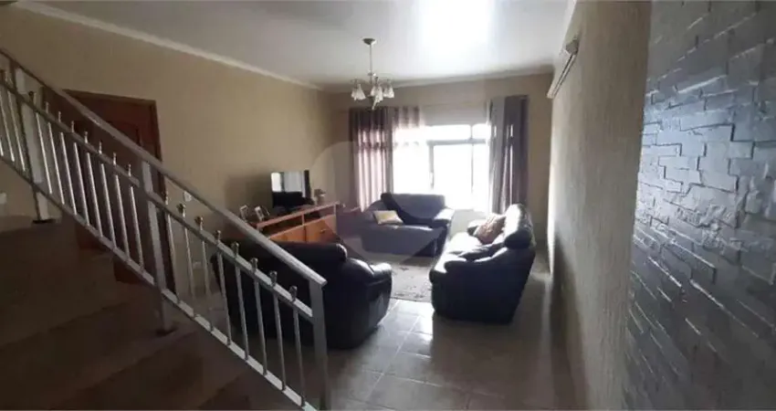 Casa com 3 quartos à venda na Rua Gailarda, 46, Jaraguá, São Paulo