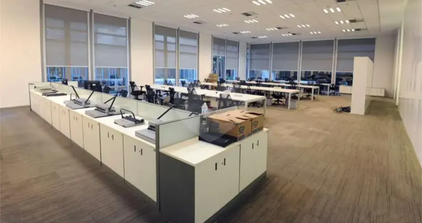 Casa comercial para alugar na Rua Surubim, 373, Cidade Monções, São Paulo