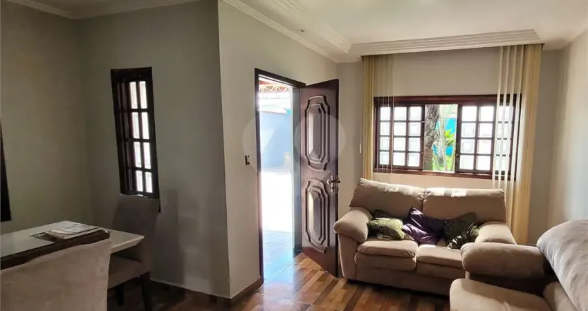 Casa com 3 quartos para alugar na Rua Benedicto José Leite, 60, Vila Nova Aparecida, Mogi das Cruzes