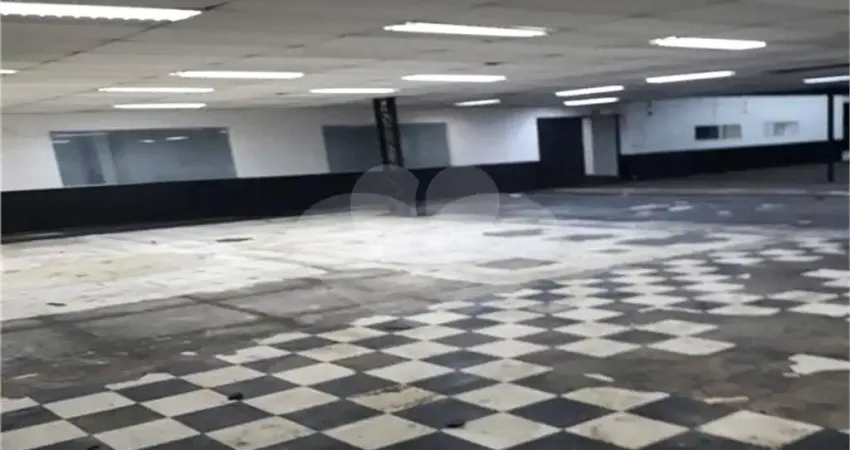 Barracão / Galpão / Depósito à venda na Rua Quitanduba, 279, Caxingui, São Paulo