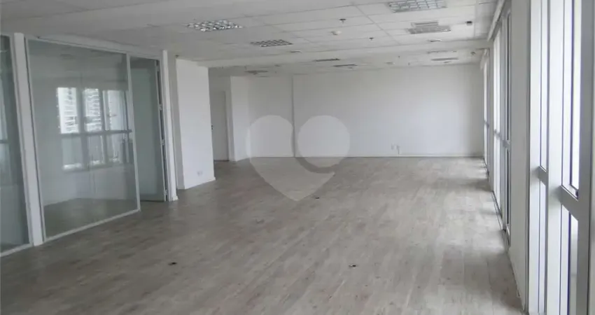 Sala comercial para alugar na Rua Enxovia, 472, Vila São Francisco (Zona Sul), São Paulo