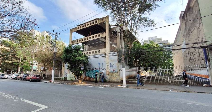Barracão / Galpão / Depósito à venda na Rua Cardoso de Almeida, 218, Perdizes, São Paulo