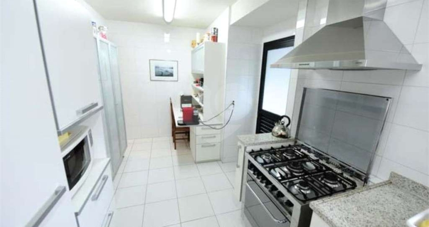 Apartamento com 3 quartos para alugar na Rua Itapaiuna, 1800, Jardim Morumbi, São Paulo