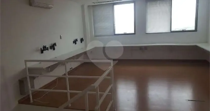 Sala comercial para alugar na Avenida General Furtado Nascimento, 740, Alto de Pinheiros, São Paulo