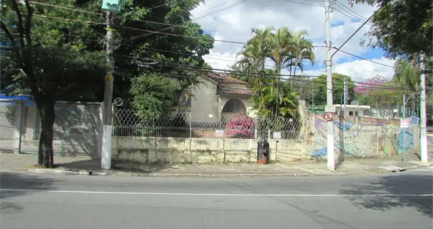 Casa com 2 quartos para alugar na Rua Tácito de Almeida, 215, Sumaré, São Paulo